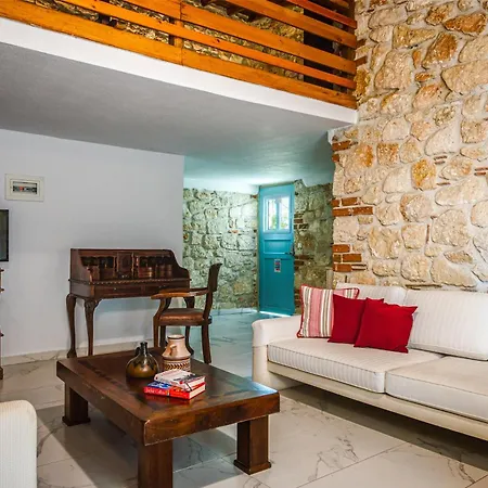 Petrino Eco Village 4* Afytos
