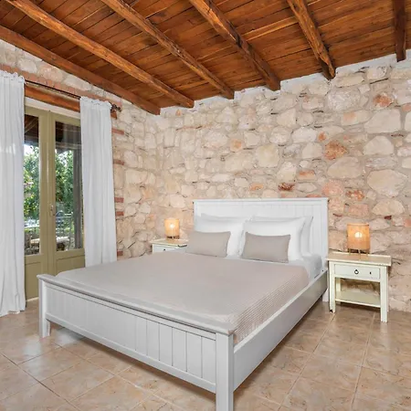 Petrino Eco Village Hotel