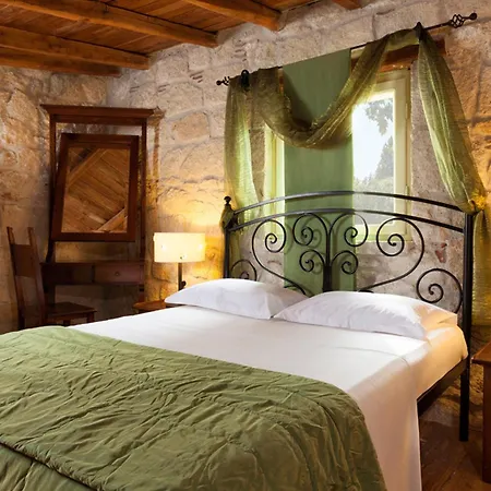 Petrino Eco Village 4* Afytos