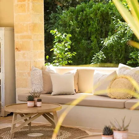 فندق Petrino Eco Village 4*