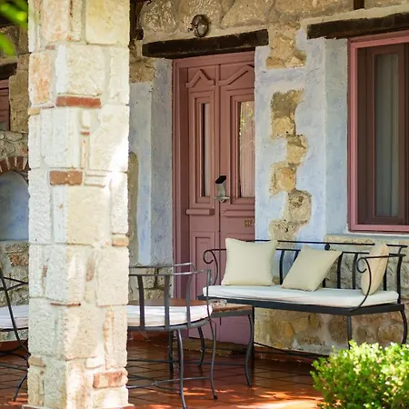 Petrino Eco Village 4*