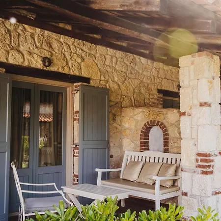 Petrino Eco Village 4*