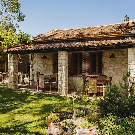 فندق Petrino Eco Village 4*