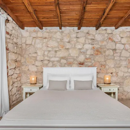 Petrino Eco Village Хотел 4*