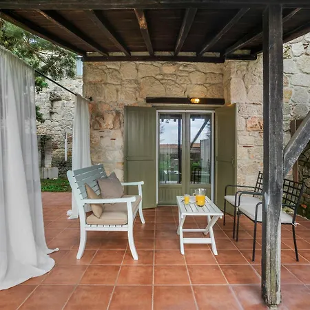 Petrino Eco Village 4* Afytos