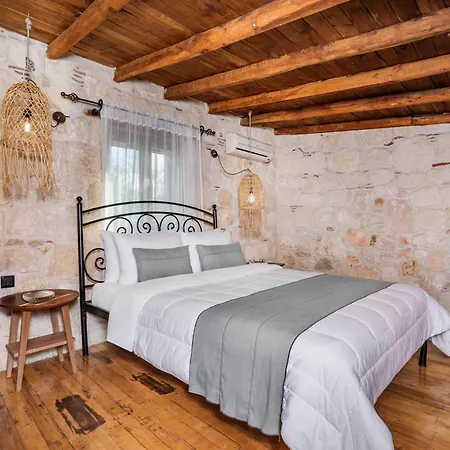 Petrino Eco Village Афитос