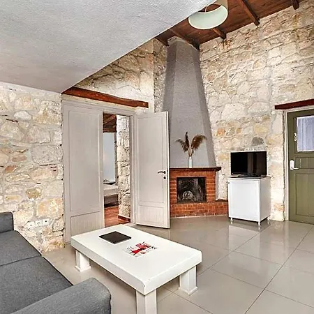 Petrino Eco Village 4* Afytos