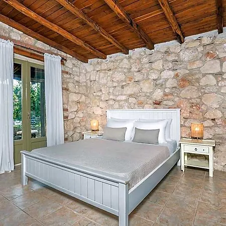 Petrino Eco Village Hotel