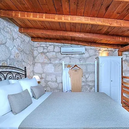 Hotel Petrino Eco Village 4*