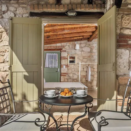 Petrino Eco Village 4*