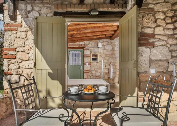 Petrino Eco Village Hotel 4*