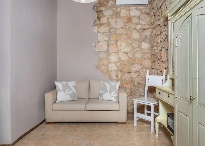 Hotel Petrino Eco Village 4*