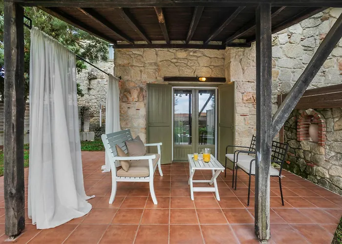 Petrino Eco Village 4* Afytos