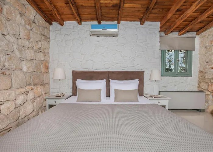 Petrino Eco Village Афитос