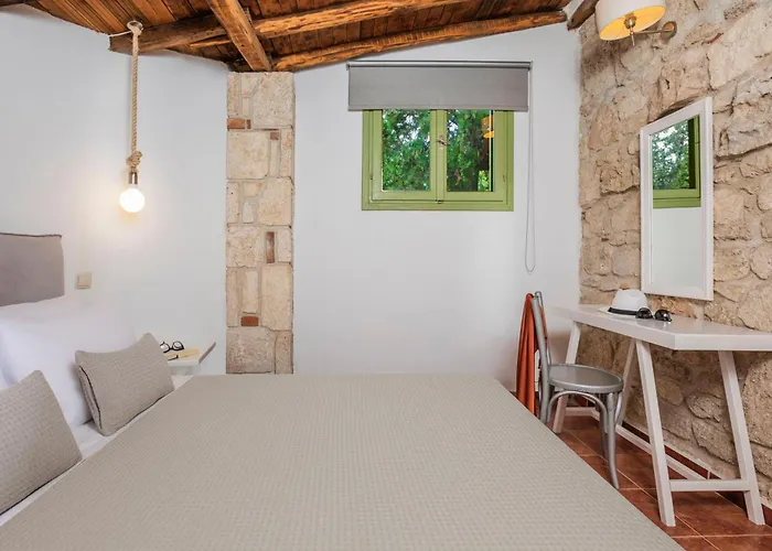 Отель Petrino Eco Village Афитос