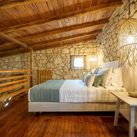 Petrino Eco Village 4*