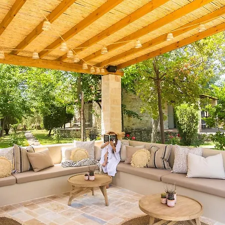 Petrino Eco Village Hotell 4*