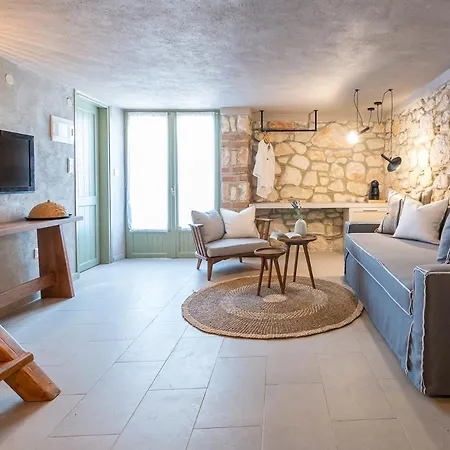 Petrino Eco Village Hotel 4*