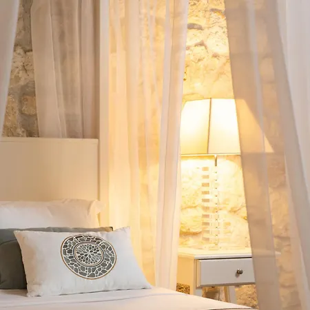 Petrino Eco Village Hotel 4*
