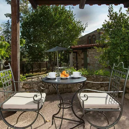 Petrino Eco Village Hotel 4*