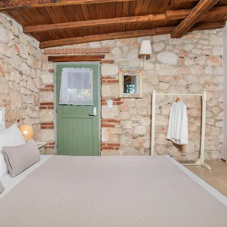 Petrino Eco Village 4*