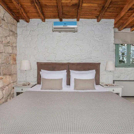 Petrino Eco Village Afytos