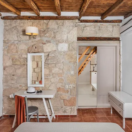 Petrino Eco Village Hotel 4*