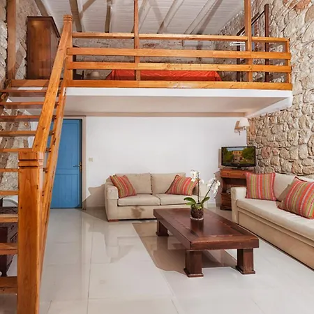 Petrino Eco Village Hotell 4*