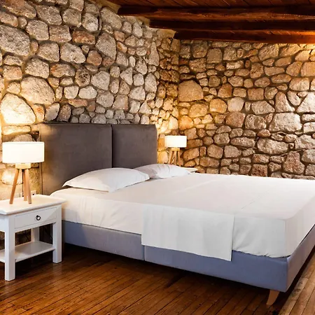 Petrino Eco Village 4*