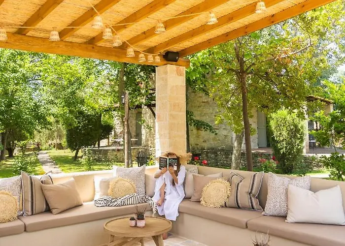 Petrino Eco Village Hotel 4*