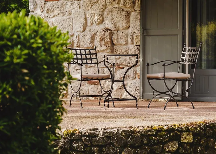 Petrino Eco Village Hotel 4*