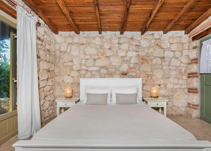 Petrino Eco Village Hotel 4*