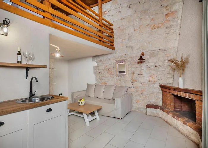 Petrino Eco Village 4* Afytos