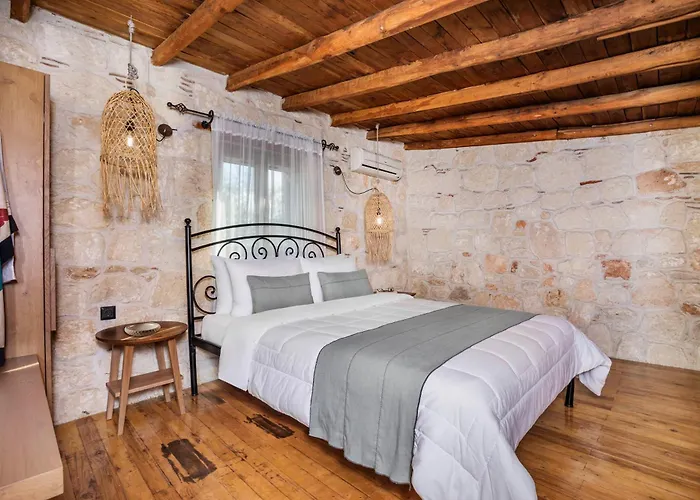 Petrino Eco Village Afytos