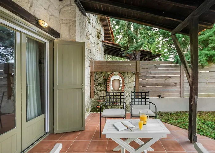 Hotel Petrino Eco Village 4*