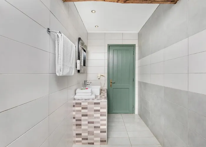 Petrino Eco Village 4*