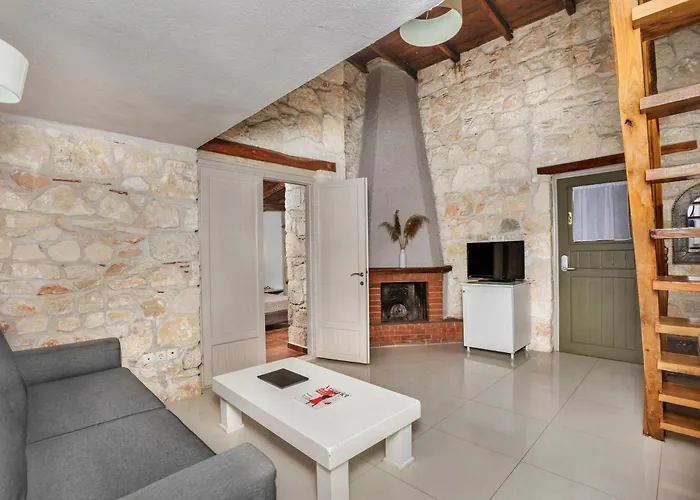 Petrino Eco Village Hotel 4*