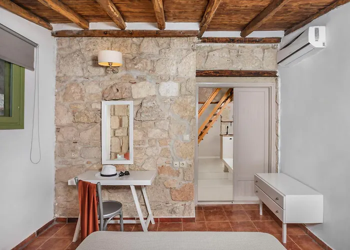 Petrino Eco Village Hotel 4*