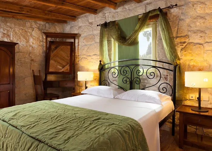 Petrino Eco Village 4* Afytos